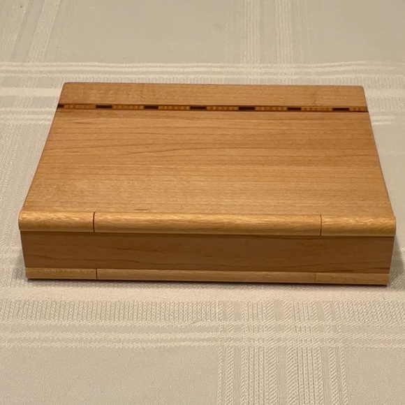 Wishfulwoods Solid Maple Hand Crafted Photograph Album - Picture 6 of 6